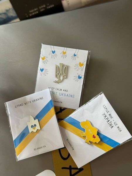 Лімітований набір патріотичних значків &laquo;Тризуб + Пташка + Україна&raquo;  19999 фото